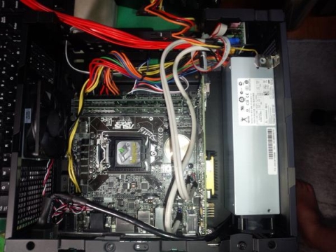 移動後、カードと電源が平行 移動後、カードと電源が平行