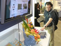 一応説明員の仕事も 一応説明員の仕事も