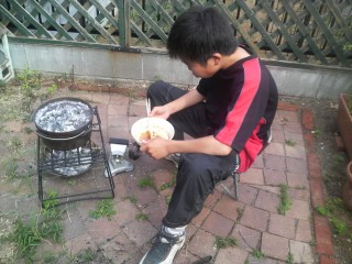 マシュマロ焼きながらダッチオーブンの番 マシュマロ焼きながらダッチオーブンの番