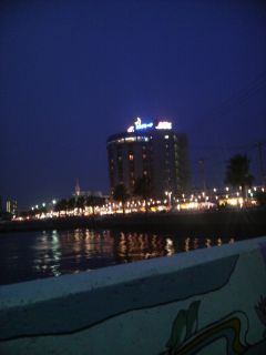 ようやく暗くなってきた ようやく暗くなってきた