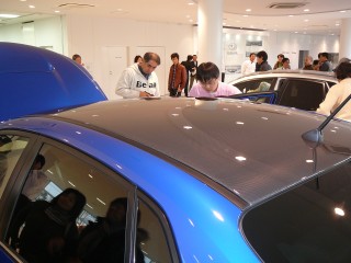 視覚的にも美しいカーボンルーフ 視覚的にも美しいカーボンルーフ