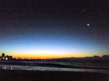 金星と月と水平線・・・幻想的! 金星と月と水平線・・・幻想的!