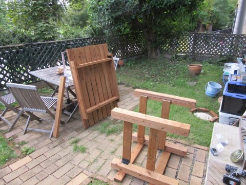 天板と足を別々に組む 天板と足を別々に組む