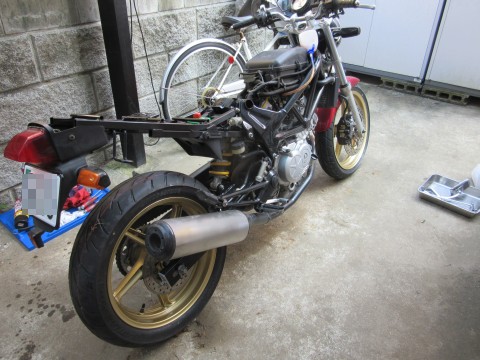 ガソリンをボトルで供給・・・ ガソリンをボトルで供給・・・