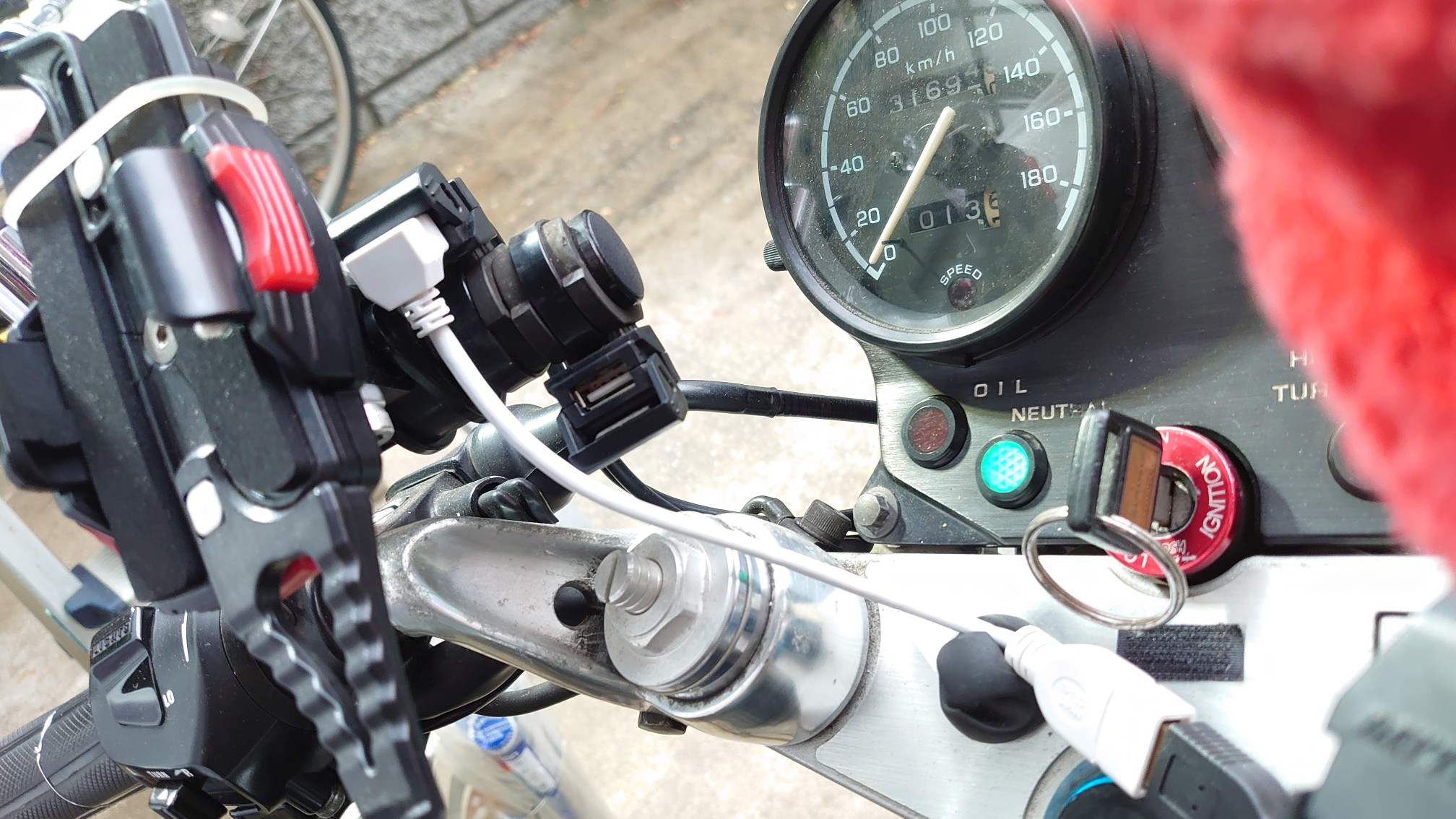 左側とアングルコネクタのケーブル 左側とアングルコネクタのケーブル