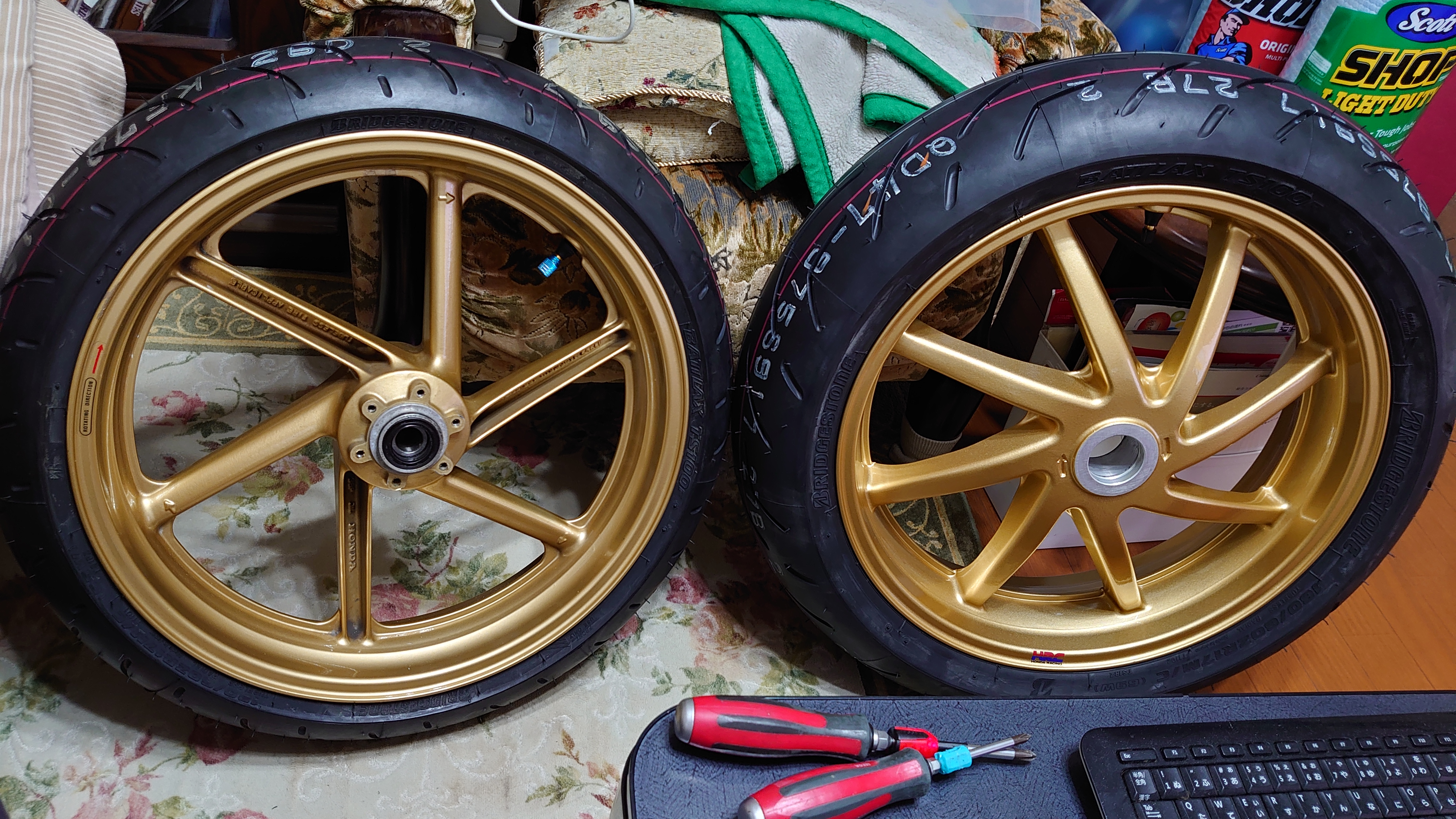 前後タイヤ付き 前後タイヤ付き